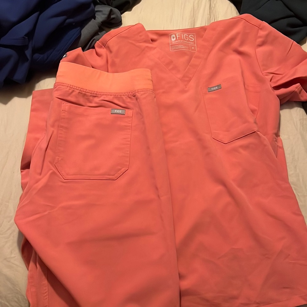 Figs scrubs set